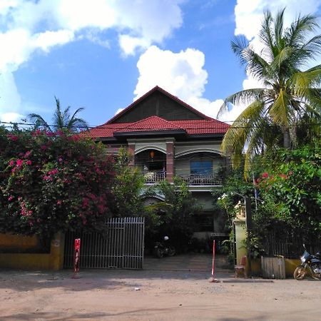 Firefly Guesthouse - The Berlin Angkor Сиемрип Экстерьер фото