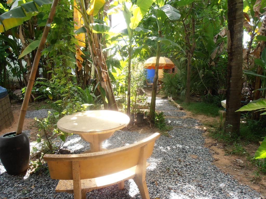 Firefly Guesthouse - The Berlin Angkor Сиемрип Экстерьер фото